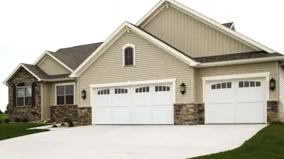 O RD Courtyard 161M White Photo